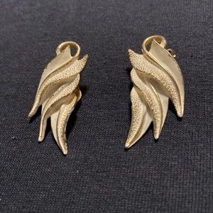 Vintage Signed ART White And Gold Tone Clip On Earrings RARE